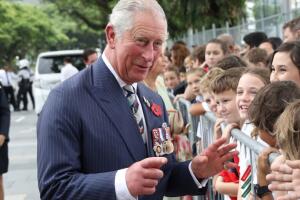 Rey Carlos III dedos