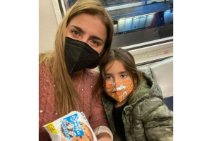 Michelle Renaud y su hijo.png