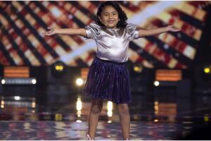 Nohamy en el primer episodio de Mi Famoso y Yo