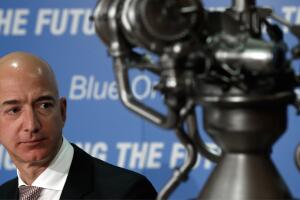 Jeff Bezos, dueño de Amazon y Blue Origen, abre una nueva oficina en Phoenix y abre más de 100 posiciones. 