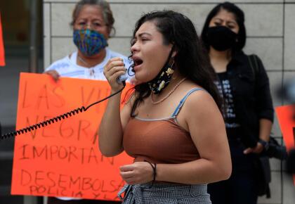 "Todos aquellos que se atrevieron a soñar, tienen un hogar seguro en <a href="https://www.univision.com/local/los-angeles-kmex" target="_blank">Los Ángeles</a>, la que siempre será una ciudad de posibilidades y oportunidades", agregó Garcetti.