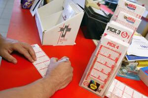 "Mega Millions" Lottery Jackpot Tops $220 Million