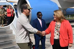 Secretario de Guerra visita guerreros Marina ejercitan Puerto Rico 