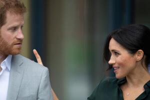 meghan-markle-look-oficina-verde2.jpg