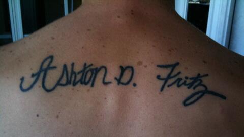 Tatuajes De Nombres En La Espalda Entretenimiento Cultura Pop Univision Tatuajes De Nombres En La Espalda Entretenimiento Cultura Pop Univision