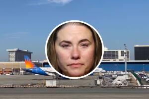 La policía la arrestó y un juez le prohibió acercarse al menor mientras continúa la investigación del caso.