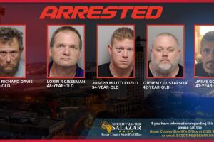 Caen 5 hombres por crímenes sexuales en el condado de Bexar: Uno era bombero y presunto pastor