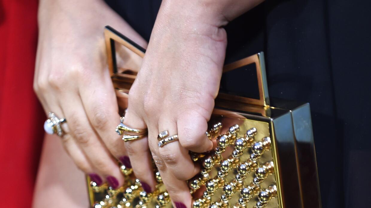 Bolsos y carteras para cada ocasión día y noche | Estilo de Moda | Univision