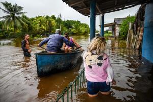TOPSHOT-CUBA-WEATHER-HURRICANE-HELENE