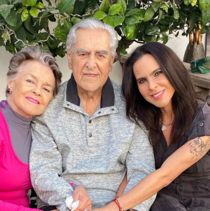 <b>Kate del Castillo</b>, es una de las famosas que se mantiene muy unida a sus padres y hermana, y ha dejado en claro en más de una ocasión que dentro de sus planes no está el convertirse en madre, pues es algo que no le llama la atención.
<br>