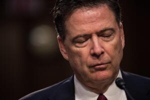 James Comey, momentos previos a declarar ante el Comité de Inteligencia del Senado. 