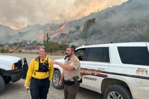 Incendio Hillside duplica su tamaño y amenaza zona rural al noroeste de Phoenix
