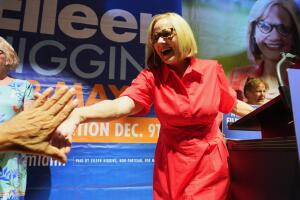 La alcaldesa electa de Miami, Eileen Higgins, celebra en una fiesta tras ganar la segunda vuelta de las elecciones a la alcaldía de Miami, el martes 9 de diciembre de 2025, en Miami.