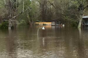 Deweyville, Texas se encuentra bajo el agua