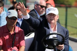 Trump durante un torneo de golf en su campo de Doral, en Miami-Dade