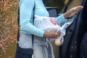 Doria Ragland paseando perros LA