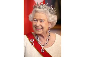 reina isabel tiara.jpg