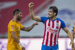 'Pollo' Briseño en el duelo ante Tigres en la Copa por México