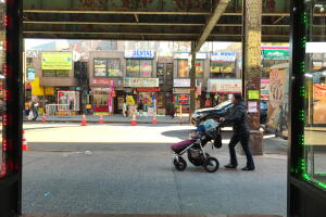 Los comercios de Roosevelt Avenue en Jackson Heights, uno de los barrios más latinos de Nueva York.