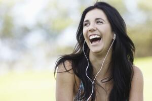 felicidade-mulher-phones_1.jpg