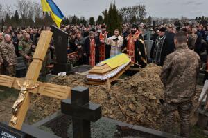 Funeral por combatientes ucranianos muertos en combate.