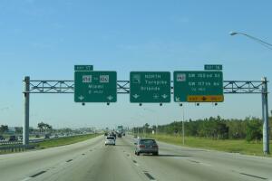 En tercer lugar se encuentra la carretera 192 de Florida, entre Four Corners a Indialantic con estimado de 0.86 muertes por milla. El estudio indica que en el período estudiado de 5 años, se registraron 65 fallecidos en la corta vía de apenas 75 millas. Los accidentes más frecuentes fueron atropellamiento a peatones, choque de carros y volcamiento, y se reportaron con mayor frecuencia los viernes entre las 8:00 pm y las 8:59 pm.