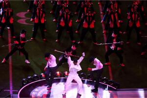 Usher había dicho que le sería difícil resumir su trayectoria en el Super Bowl, pero al final parece que lo logró.   