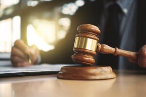 Anulan condenas para una mujer y un hombre tras 17 años de prisión injusta