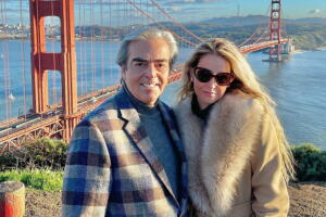 Viudo de Edith González celebra dos años de relación con su novia