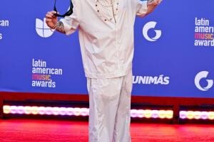 Peso Pluma en los Latin AMAs