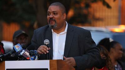 Alvin Bragg hace historia al ser elegido como el primer fiscal negro de Manhattan | Tu Ciudad Política Nueva York | Univision
