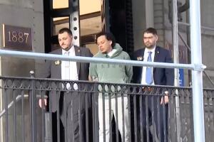 Arrestan a sospechoso de empujar a dos personas a vías del metro en Manhattan.