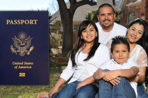 Tras reportes de demoras en la entrega de pasaportes estadounidenses, hablamos con un representante del Departamento de Estado quien explica qué está pasando y cuánto tardan actualmente en proporcionarlo.