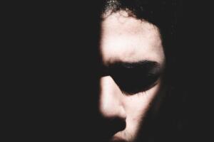 tristeza-dolor-cabeza.jpg