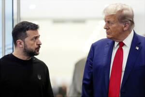 Donald Trump se reúne con el presidente ucraniano Volodymyr Zelenskyy en la Torre Trump, el 27 de septiembre de 2024, en Nueva York. 