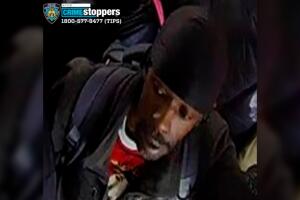 NYPD busca a sospechoso por tocamientos indebidos a dos mujeres en autobús de Queens.