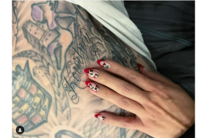 travis-barker-tatuaje-kourtney-kardashian.png