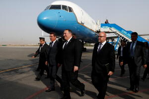 Pompeo llegando esta madrugada a Ankara, Turquía, luego de su breve estancia en Riad para conversar con las autoridades sauditas sobre el caso del periodista desaparecido.