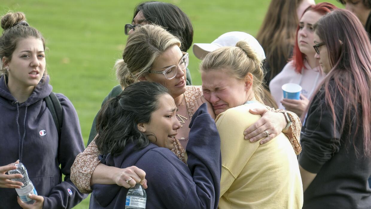 Tiroteo en Santa Clarita: estudiante mata a dos compañeros y es arrestado tras intentar suicidarse - Univision