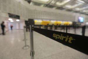 Pasajeros de Spirit deben buscar reembolsos y alternativas sin apoyo directo de la aerolínea tras su cierre inmediato.