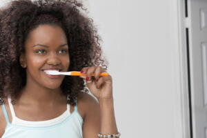 dentes-escovacao-jovem_2.jpg