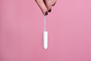 woman holding tampon