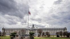 Gobierno de Trump usa prisiones federales para detener a indocumentados arrestados en redadas 