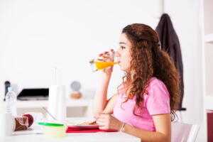 cafe-da-manha-jovem_2.jpg