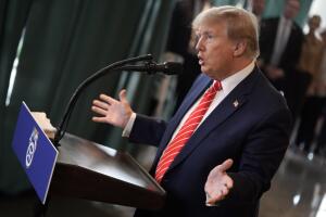Trump asegura que el Steele Dossier es parte de una "caza de brujas" en su contra.