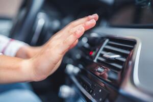 tormenta invernal calentar carro frío