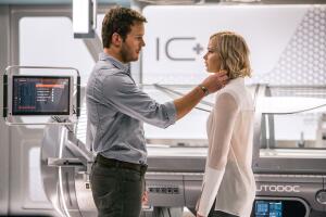 Jennifer Lawrence y Chris Pratt en Passengers 2016 Grosby (2).jpg