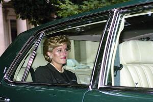 pincesa-diana-dentro-de-auto-verde.jpg