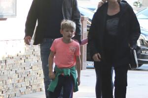 EXC Ben Affleck, mom, kids