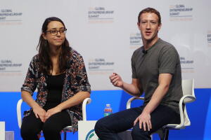 Mariana Costa junto a Mark Zuckerberg en junio en la del Global Entrepreneurship Summit.